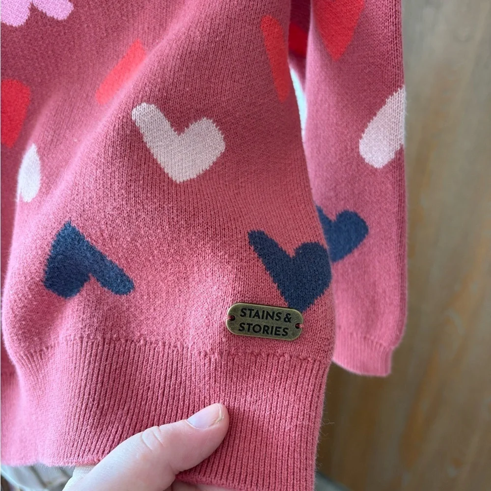 STAINS AND STORIES All over heart knit crew neck pull over 💗